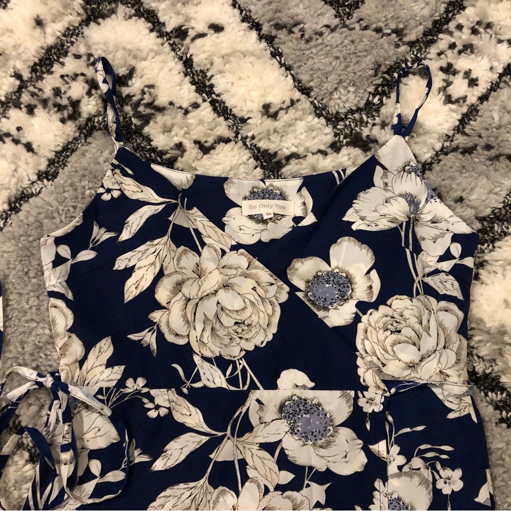 Be Only You medium wrap and tie dress blue/white floral print mid length